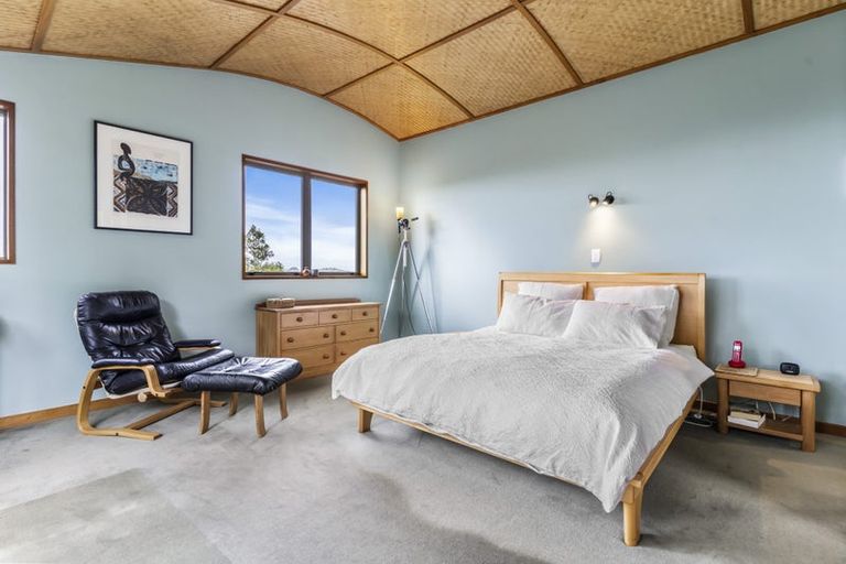 Photo of property in 318 Forest Road, Waiatarua, Auckland, 0612