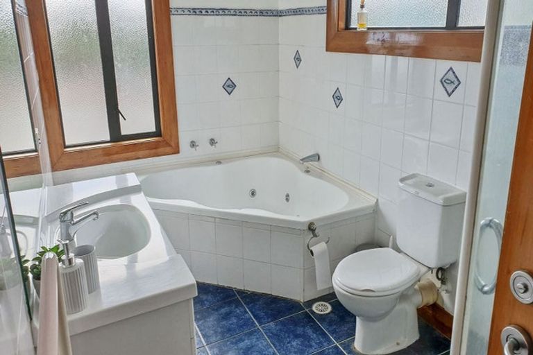 Photo of property in 1 Bunker Way, Strathmore Park, Wellington, 6022