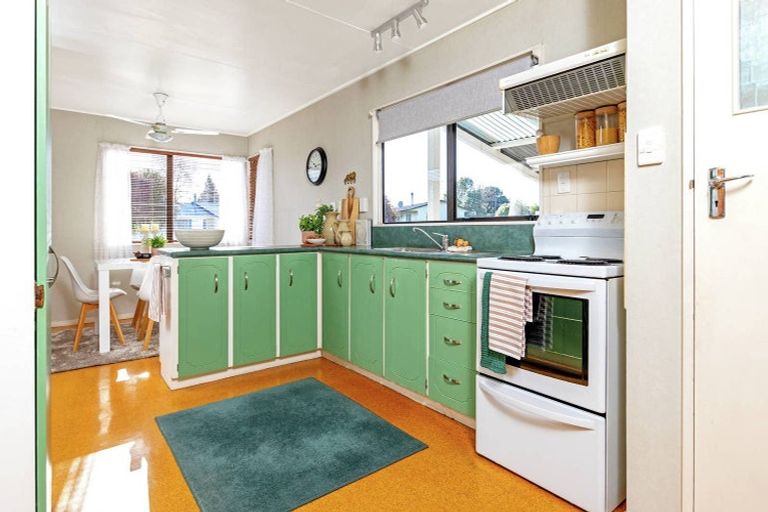 Photo of property in 15 Baillie Crescent, Carterton, 5713