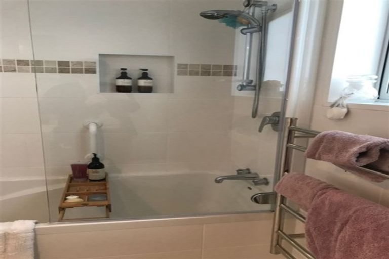 Photo of property in 188b Devonport Road, Tauranga, 3110