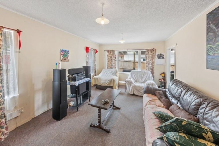 Photo of property in 7 Putini Road, Mangere Bridge, Auckland, 2022