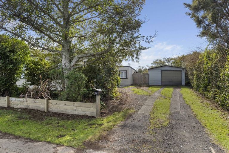 Photo of property in 16 Falstaff Street, Stratford, 4332