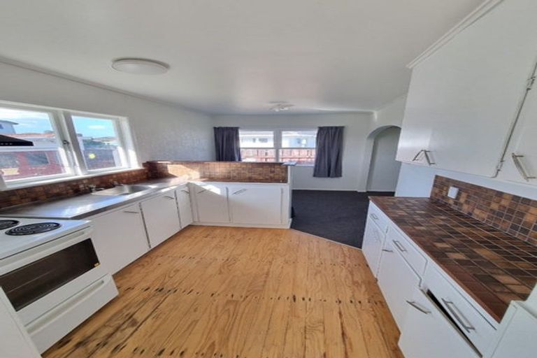 Photo of property in 12 Raglan Street, Mangere East, Auckland, 2024