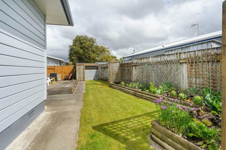 Photo of property in 10 Forbes Place, Kelvin Grove, Palmerston North, 4414