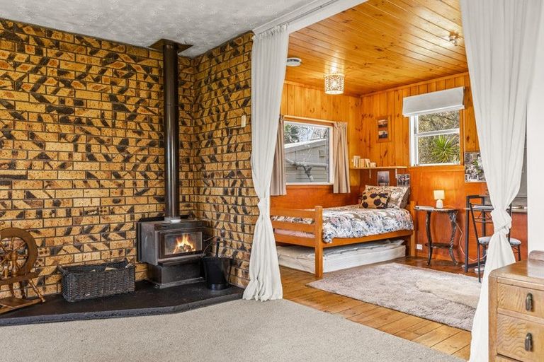 Photo of property in 32 Ferry Parade, Herald Island, Auckland, 0618