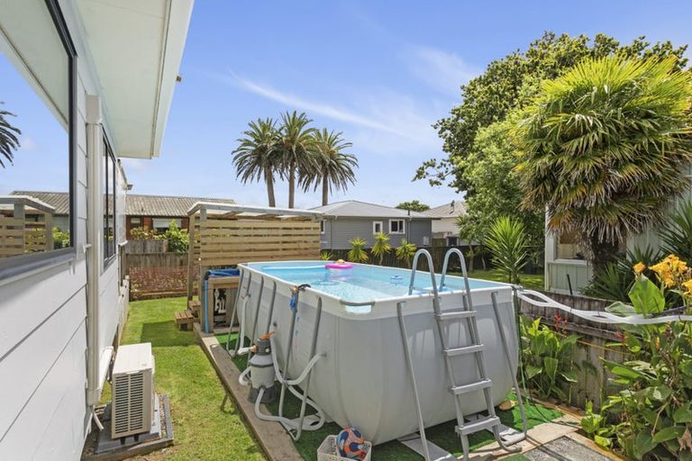 Photo of property in 49 Springs Road, Parakai, 0830