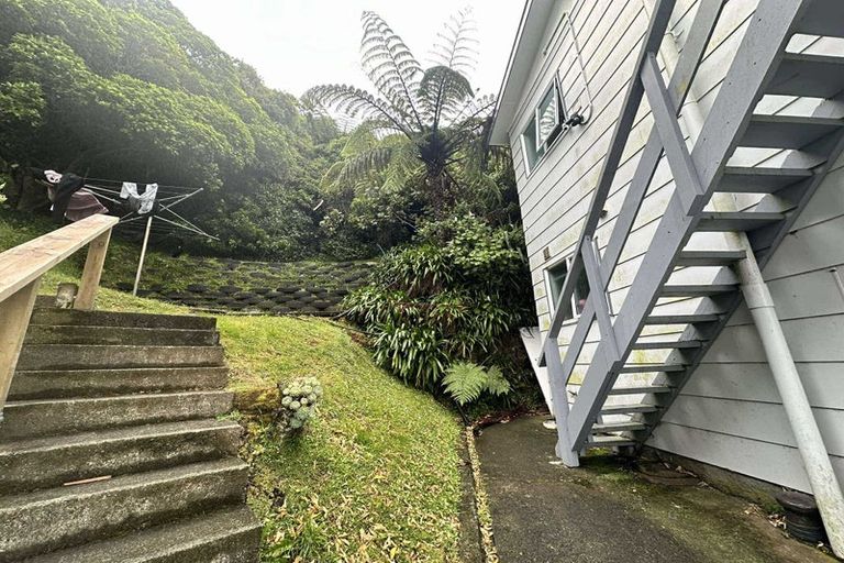 Photo of property in 1/3 Jerome Way, Crofton Downs, Wellington, 6035