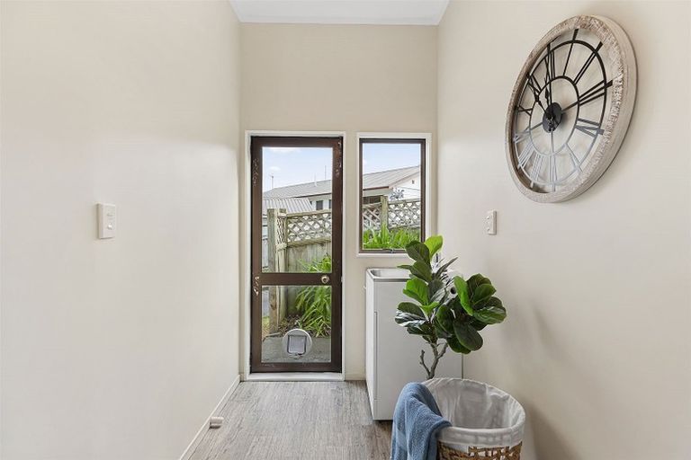 Photo of property in 53 Albatross Close, Whitby, Porirua, 5024