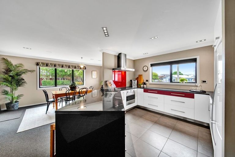 Photo of property in 905 Devon Road, Bell Block, New Plymouth, 4312