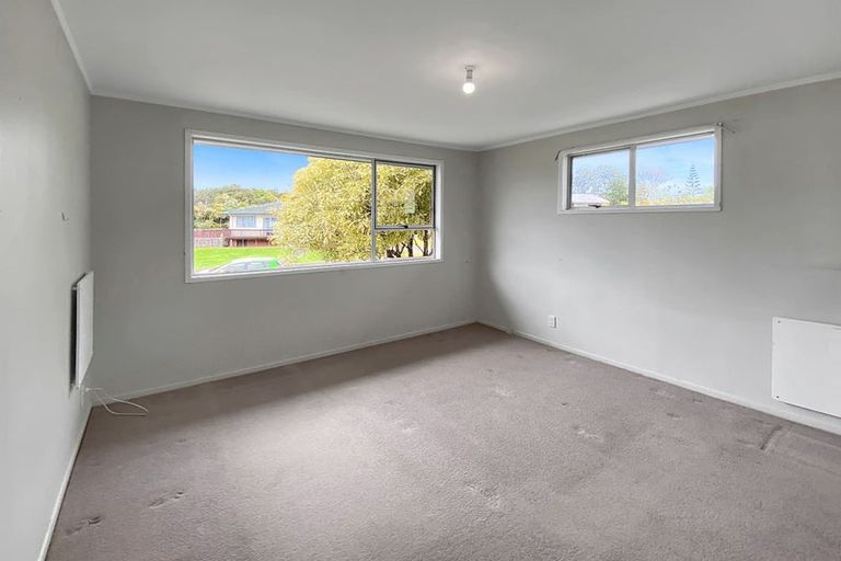 Photo of property in 28 Serwayne Place, Sunnyvale, Auckland, 0612