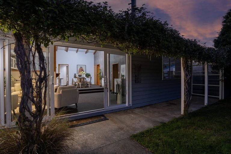 Photo of property in 20 Robert Street, Otatara, Invercargill, 9879