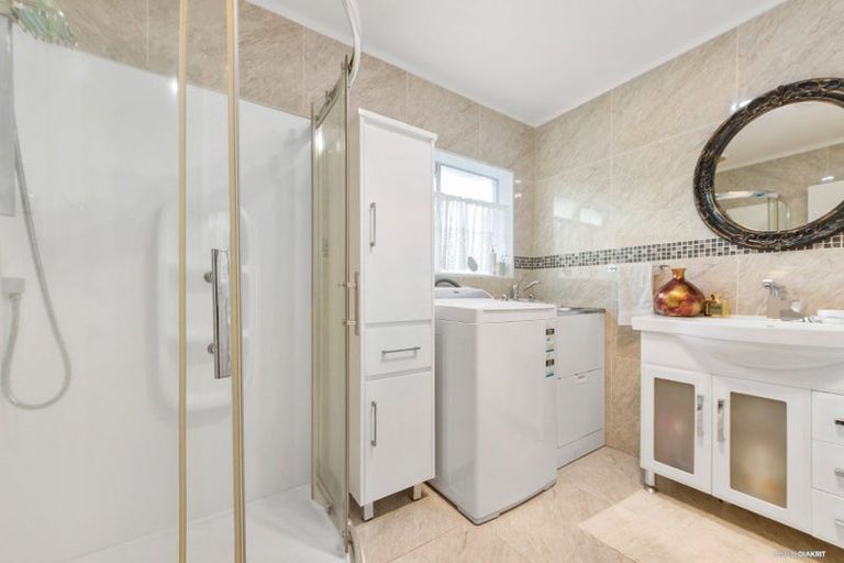 Photo of property in 44 Butterworth Drive, Glendene, Auckland, 0602