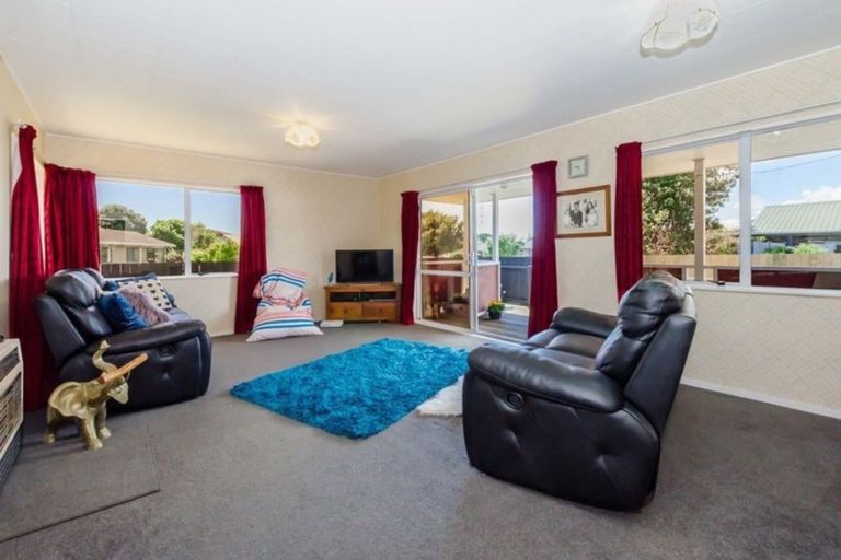 Photo of property in 96 Queens Road, Waikanae Beach, Waikanae, 5036