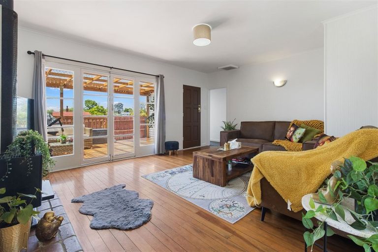 Photo of property in 6 Woodside Road, Massey, Auckland, 0614