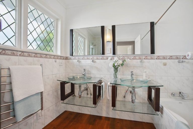 Photo of property in 32 Glenmore Road, Sunnyhills, Auckland, 2010