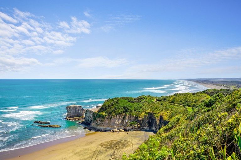 Photo of property in 41 Waitea Road, Muriwai, 0881