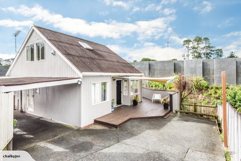 Photo of property in 1042a Great North Road, Point Chevalier, Auckland, 1022