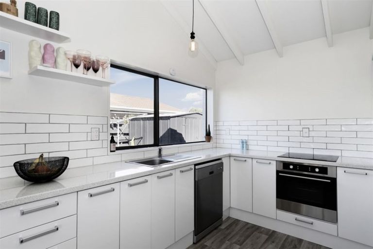 Photo of property in 3a Compton Place, Mount Maunganui, 3116