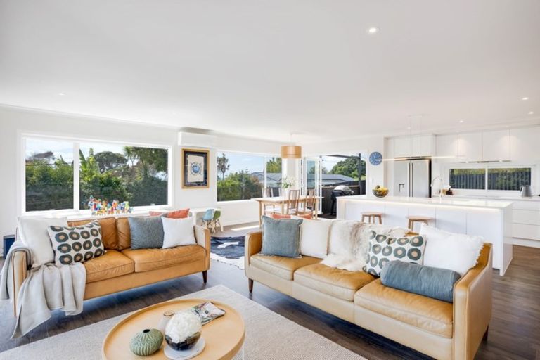 Photo of property in 61 Braemar Road, Castor Bay, Auckland, 0620