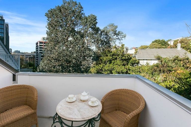 Photo of property in 55c Bolton Street, Kelburn, Wellington, 6012