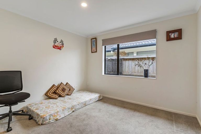 Photo of property in 62 Thornbury Crescent, East Tamaki Heights, Auckland, 2016