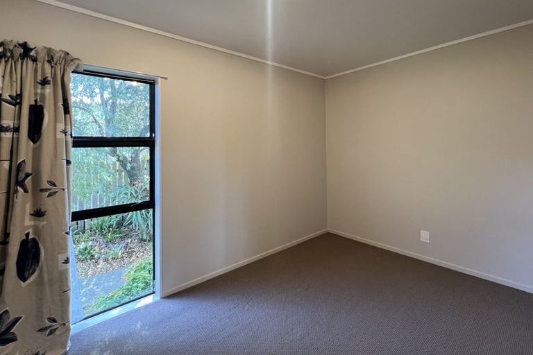 Photo of property in 16 Shearwater Street, One Tree Point, 0118