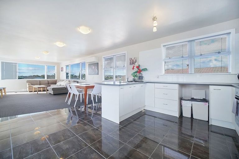 Photo of property in 15 Larne Avenue, Pakuranga Heights, Auckland, 2010