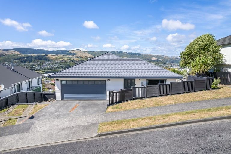 Photo of property in 11 Chastudon Place, Tawa, Wellington, 5028
