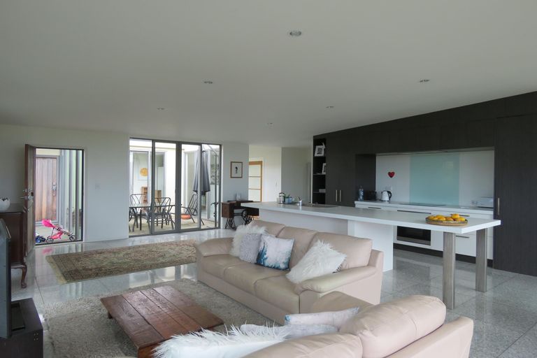 Photo of property in 4 Banksia Road, Cable Bay, 0420