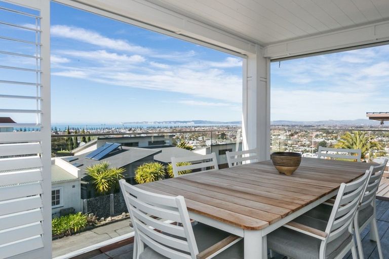 Photo of property in 7 Enfield Road, Hospital Hill, Napier, 4110