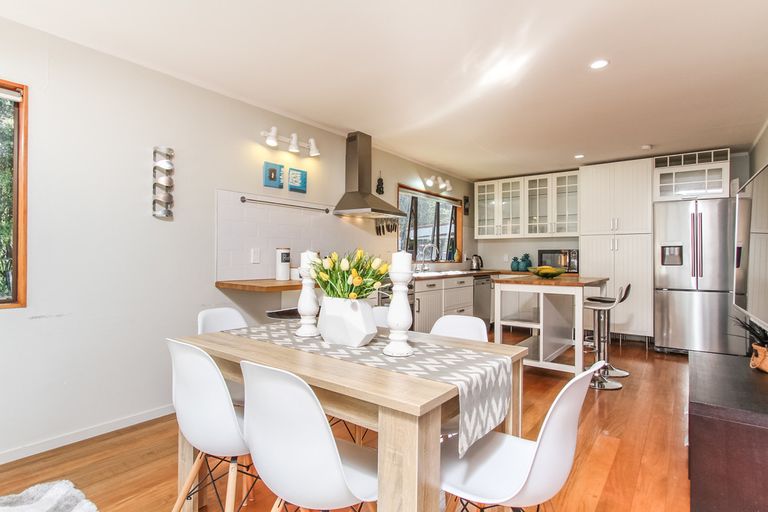 Photo of property in 3/427 Don Buck Road, Massey, Auckland, 0614