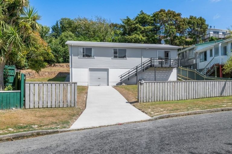 Photo of property in 11 Bexley Grove, Wainuiomata, Lower Hutt, 5014