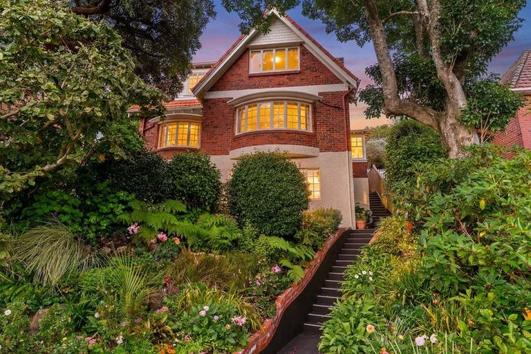 Photo of property in 5 Easdale Street, Kelburn, Wellington, 6012