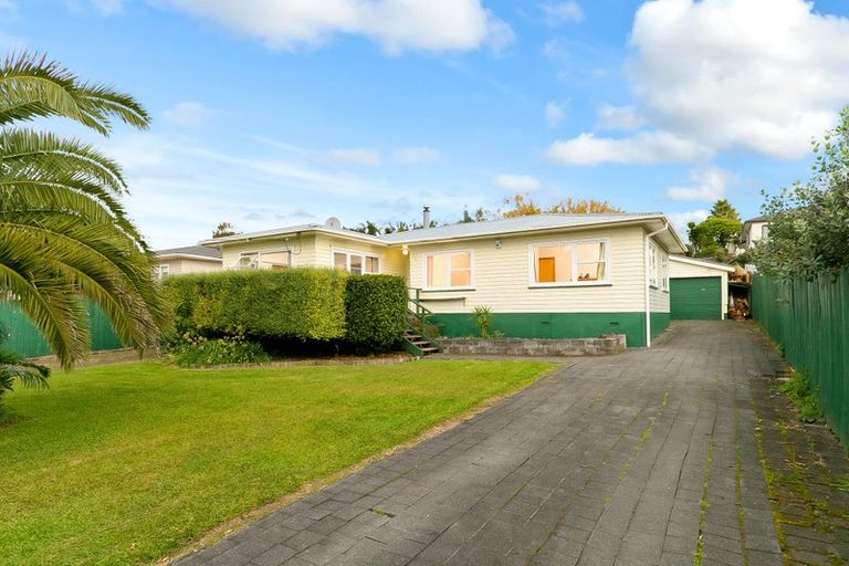 Photo of property in 1 Claridge Street, Glen Eden, Auckland, 0602