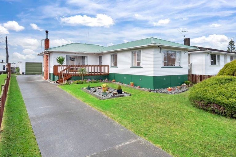 Photo of property in 116 Woodglen Road, Glen Eden, Auckland, 0602
