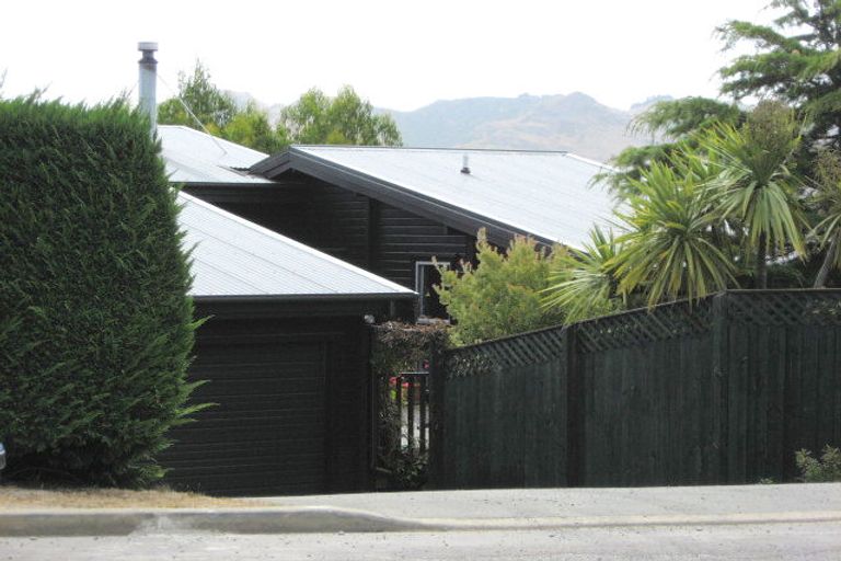 Photo of property in 2 Athol Place, Diamond Harbour, 8971