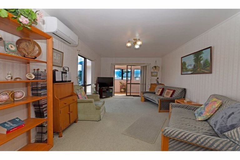 Photo of property in 53 Lavelle Road, Henderson, Auckland, 0612