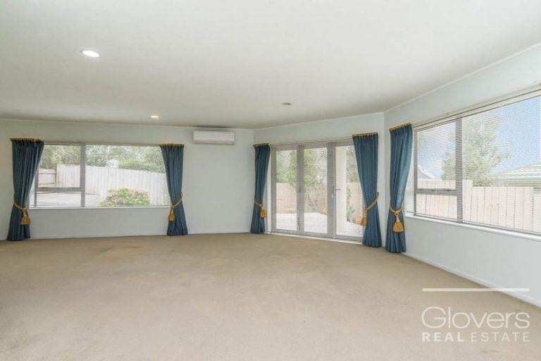 Photo of property in 39 Buscomb Avenue, Henderson, Auckland, 0610