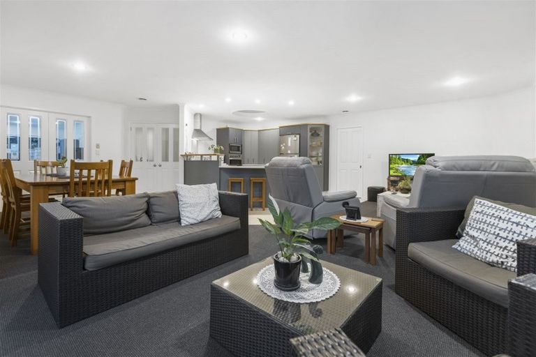 Photo of property in 24 Saint Heliers Place, Papamoa Beach, Papamoa, 3118