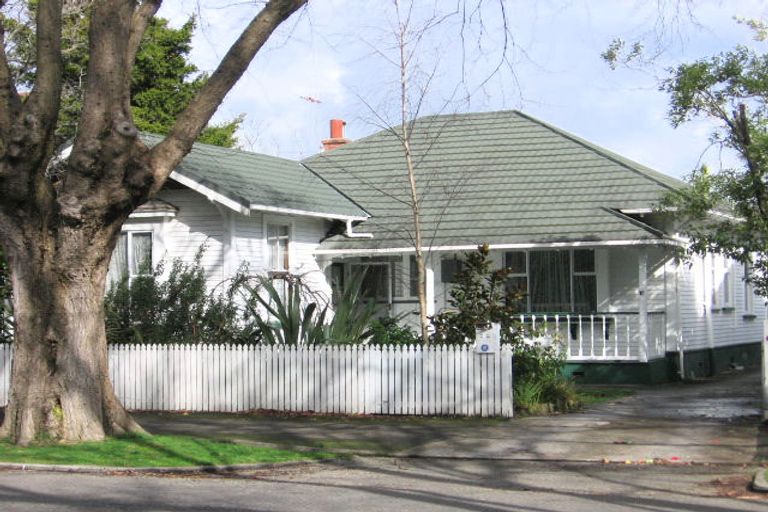 Photo of property in 16 Union Street, Hokowhitu, Palmerston North, 4410