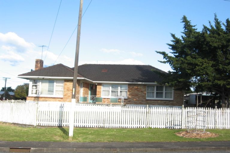 Photo of property in 2 Coles Place, Manurewa, Auckland, 2102