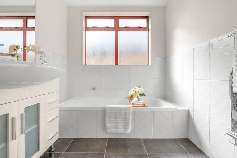 Photo of property in 1 Farleigh Close, Huntington, Hamilton, 3210