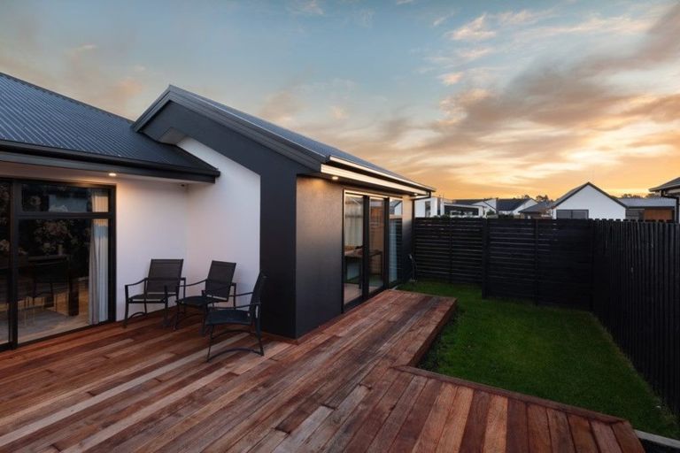 Photo of property in 40 Holiday Drive, Mairehau, Christchurch, 8052