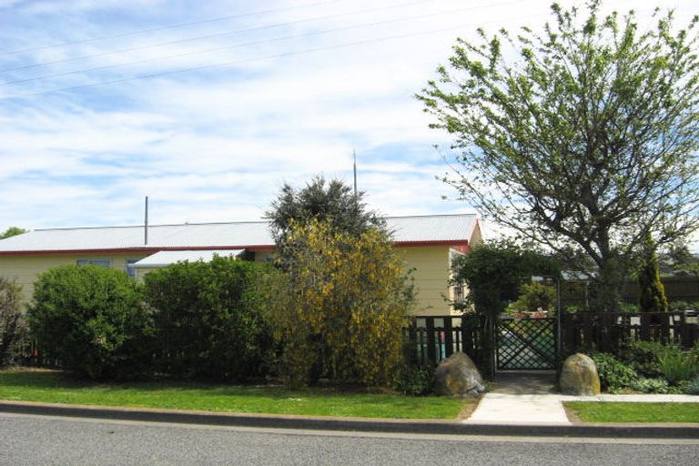 Photo of property in 1 Montgomery Street, Cheviot, 7310