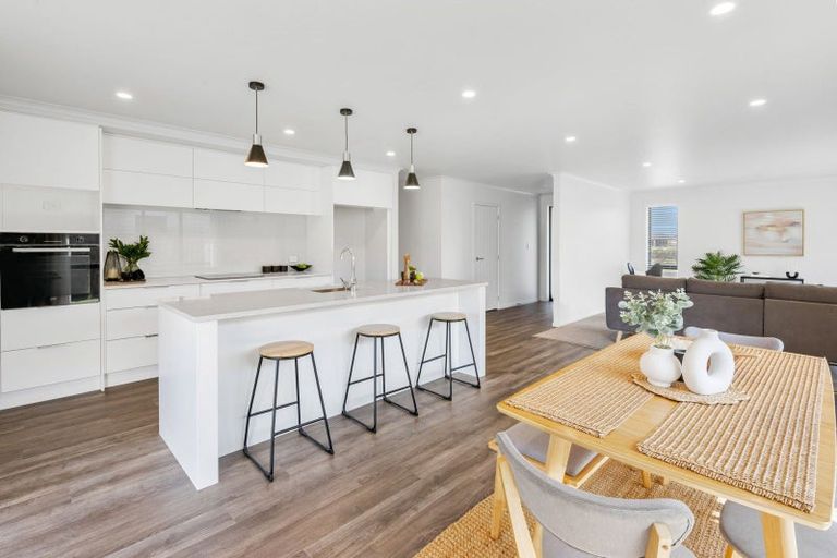 Photo of property in 63 Kaurinui Crescent, One Tree Point, 0118