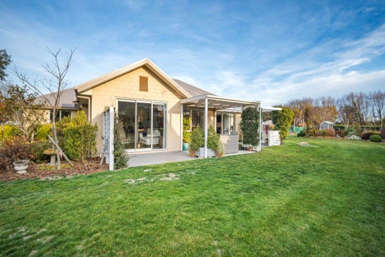 Photo of property in 14 Riverside Way, Amberley, 7410