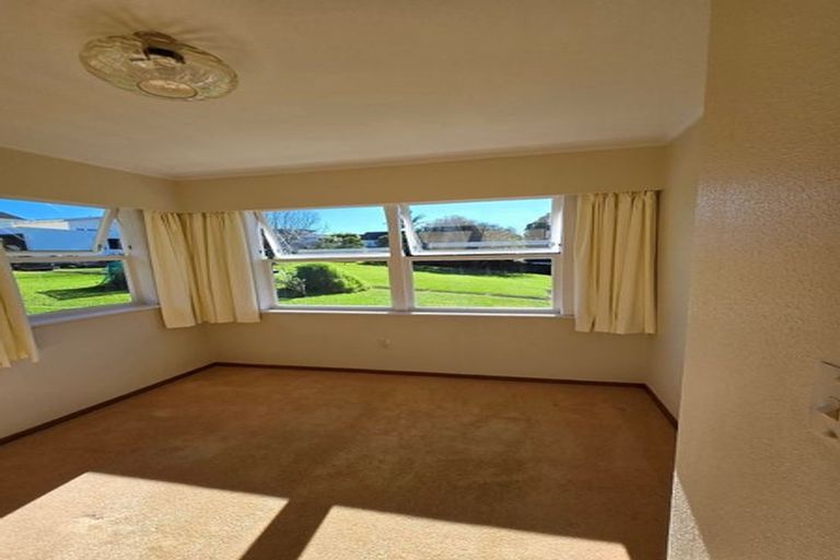 Photo of property in 40 Seabreeze Road, Narrow Neck, Auckland, 0624