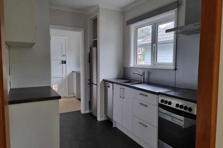 Photo of property in 66 Airlie Road, Plimmerton, Porirua, 5026