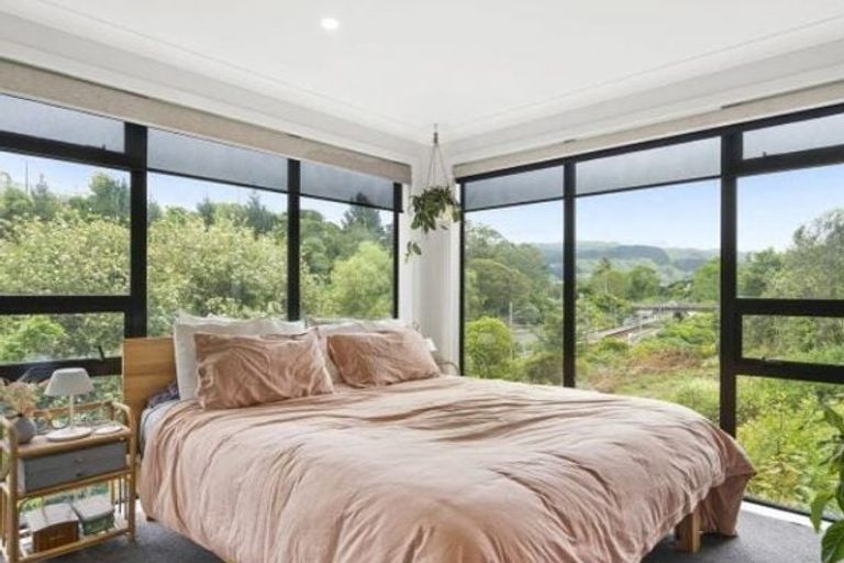 Photo of property in 14 Ara Patukawenga, Tawa, Wellington, 5028