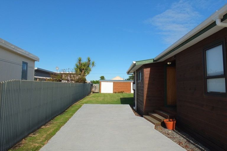 Photo of property in 30 Pratt Avenue, Foxton Beach, Foxton, 4815